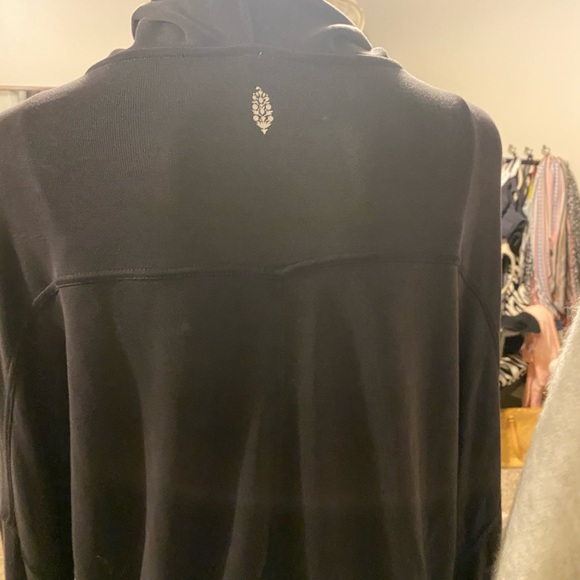 Adorable deep blue/grey top. - Picture 3 of 4